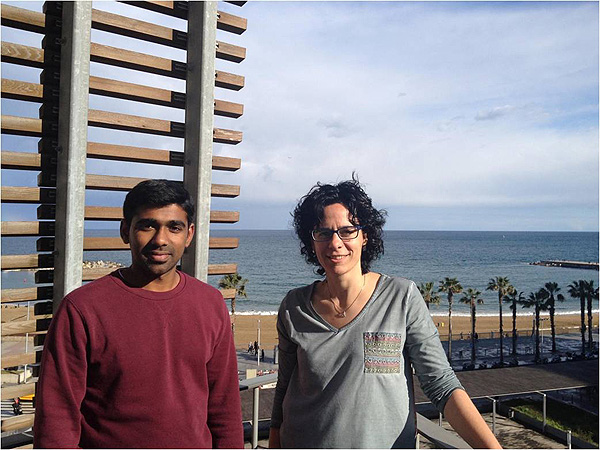 Radhakrishnan Sabarinathan, primer autor del artículo, y Núria López-Bigas, coordinadora del estudio, en el Parque de Investigación Biomédica de Barcelona (PRBB) Fuente: UPF