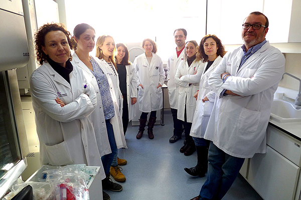 Los autores del estudio, el grupo encabezado por el doctor Santos Fuente: Hospital Universitario Vall d’Hebron