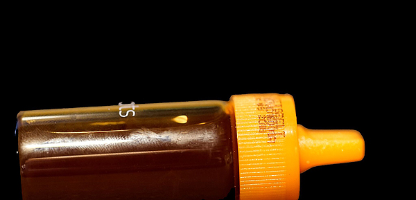 Un frasco Autor/a de la imagen: Enric Arandes Fuente: E. Arandes / www.farmacosalud.com
