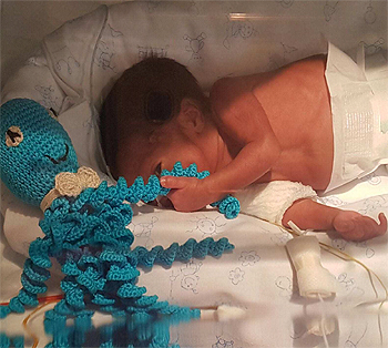 Un pulpito solidario y un bebé prematuro Fuente: Hospital Universitario Príncipe de Asturias