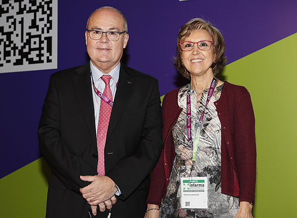 Antoni Trilla y la directora del Congreso INFARMA y vocal de Oficina de Farmacia del COFB, Francisca Aranzana Fuente: Colegio de Farmacéuticos de Barcelona (COFB) 