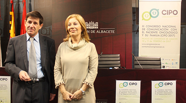 Acto oficial de presentación del Congreso en la Diputación de Albacete, con el doctor Elías García Grimaldo y la diputada Nieves García Fuente: Dr. Elías García Grimaldo