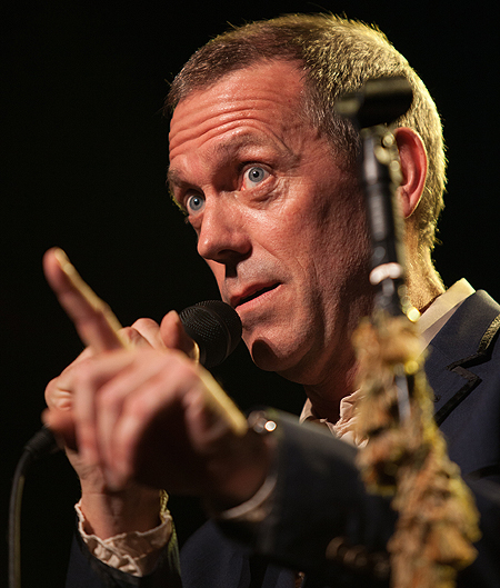 Hugh Laurie, el actor que encarna a House en la serie ‘House’, actuando en el Montreux Jazz Festival Autor/a de la imagen: Jeroen Komen - Jeroen Komen. By Jeroen Komen - Jeroen Komen, CC BY-SA 3.0, https://commons.wikimedia.org/w/index.php?curid=20395770 Fuente: Wikimedia Commons 