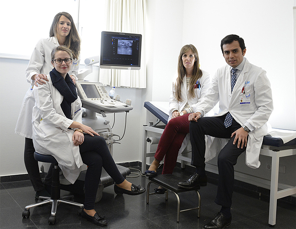 El doctor Fernández Caballero y su equipo Fuente: Dr. Fernández Caballero / Hospital de Torrejón