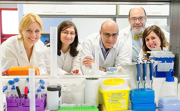 El equipo que ha trabajado en el descubrimiento de la nueva molécula. El doctor Alberto Tejedor aparece en la fotografía el segundo por la derecha Fuente: Hospital Gregorio Marañón