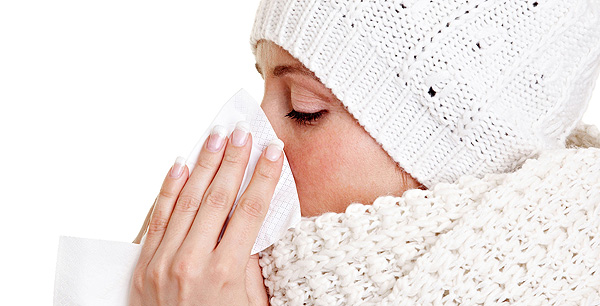 Una mujer con problemas respiratorios debido al frío Fuente: Boehringer Ingelheim / homeatc.com-www.appletreecommunications.com 