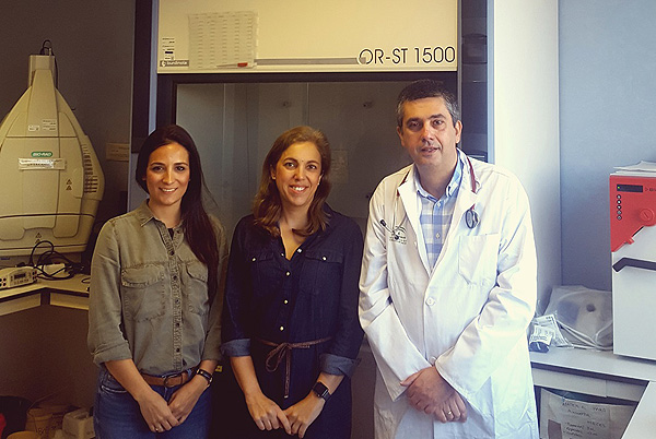Los investigadores del Hospital Virgen de la Victoria Mercedes Millán Gómez -CIBERCV-, Mª Isabel Queipo Ortuño -CIBEROBN- y Manuel Jiménez Navarro -CIBERCV- Los investigadores del Hospital Virgen de la Victoria Mercedes Millán Gómez -CIBERCV-, Mª Isabel Queipo Ortuño -CIBEROBN- y Manuel Jiménez Navarro -CIBERCV- Fuente: CIBEROBN / CIBERCV / Centro de Investigación Biomédica en Red (CIBER)