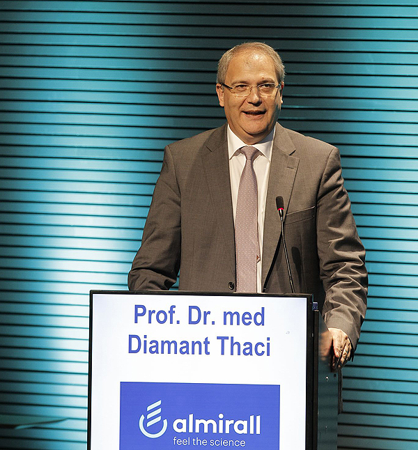Profesor Diamant Thaci Fuente: www.farmacosalud.com