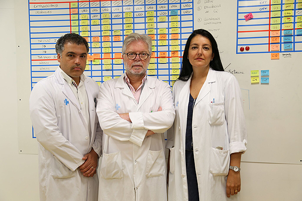 (de izq. a dcha): doctores Luis Castro, Juan Morote y Marta Allué Fuente: Hospital Vall d’Hebron