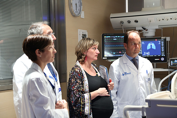  Un momento de la vista, con la consellera de Salud, Alba Vergés (en el centro) Fuente: Hospital Vall d’Hebron 