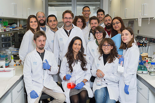 Grupo de investigación de Factores de Crecimiento del Vall d'Hebron Instituto de Oncología (VHIO) liderado por el Dr. Joaquin Arribas (centro de la imagen) Fuente: VHIO 
