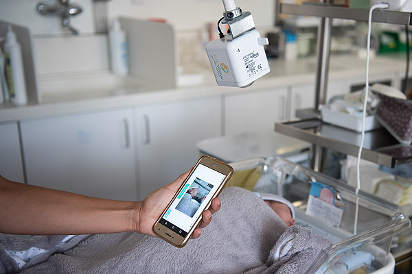 Dispositivos que intervienen en el  innovador sistema de video en la UCI neonatológica Fuente: Hospital Clínic