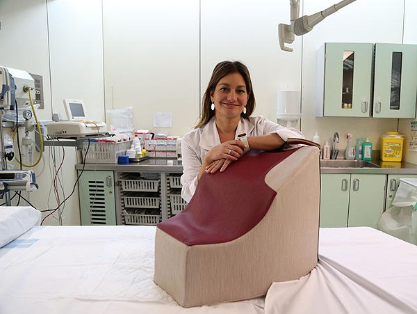 Vanessa Bueno y el nuevo dispositivo Fuente: Hospital Vall d’Hebron
