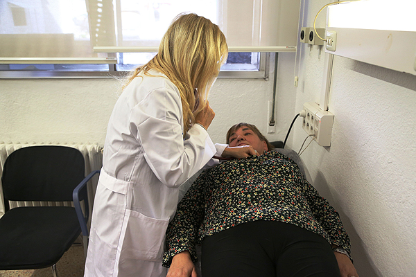 Una paciente en la consulta  Fuente: Hospital Vall d’Hebron 