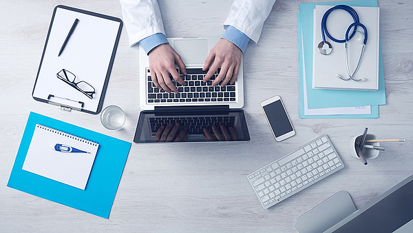Un profesional de la salud Autor/a: Free-Photos Fuente: Pixabay (free photo)