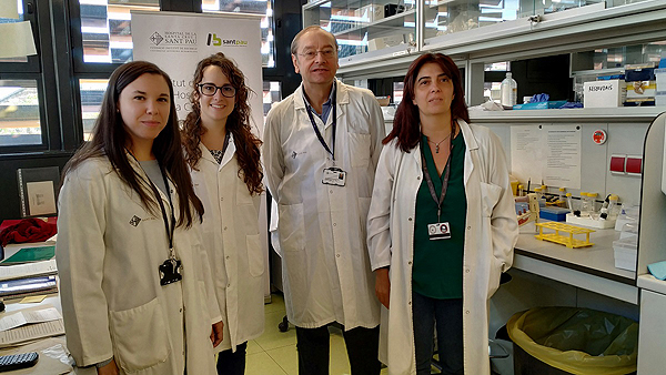 (de izq. a dcha): Los investigadores Aida Falgas, Isolda Casanova, Ramon Mangues y Yaiza Núñez Fuente: CIBER-BBN / CIBER (Consorcio Centro de Investigación Biomédica en Red, M.P.) 