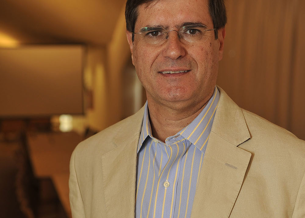 SANTIAGO POSTEGUILLO NARRA CON RIGOR Y AMENIDAD LA VIDA DEL LEGENDARIO JULIO CESAR