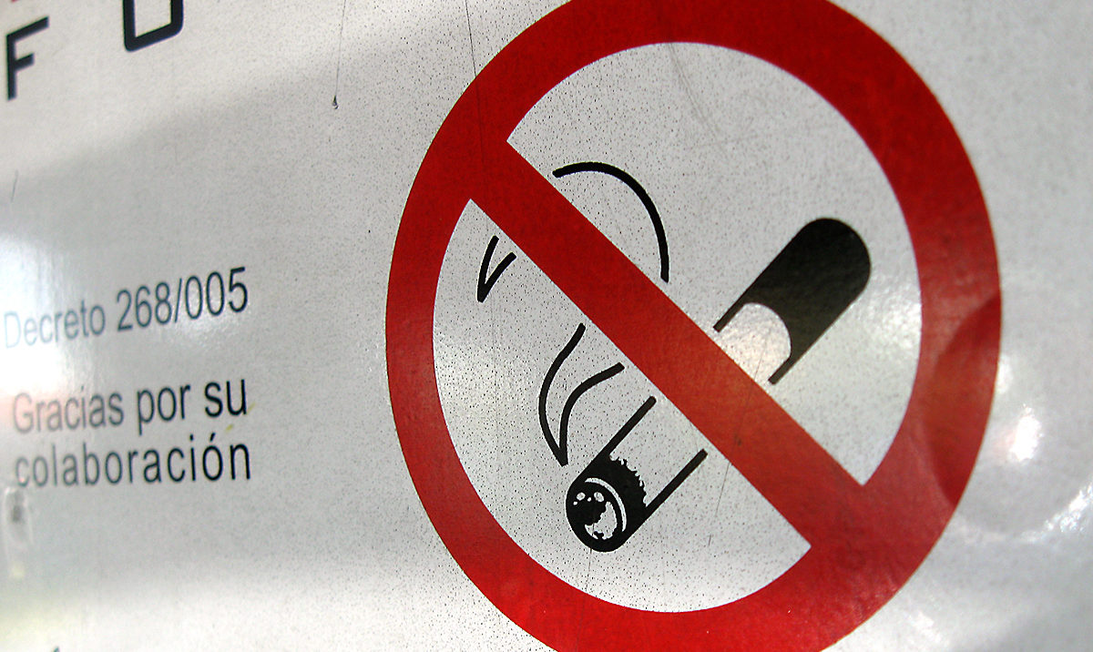 cartel no fumar prohibido tabaco nicotina recurso cigarrillos