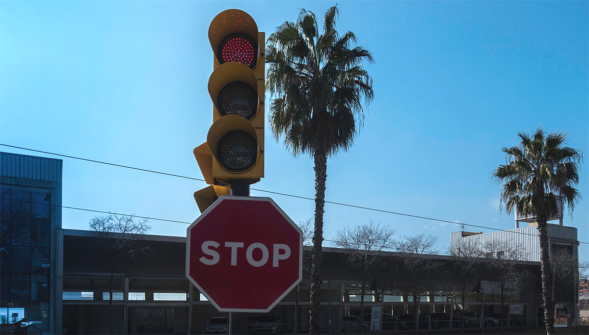 (portada 2) SEMÁFORO ROJO Y STOP alerta máxima