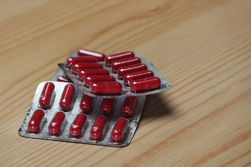 (portada) cápsulas rojas pastillas rojas pastillas2