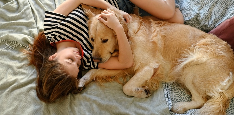 (portada) joven con mascota Inseparables Fundación Affinity 1