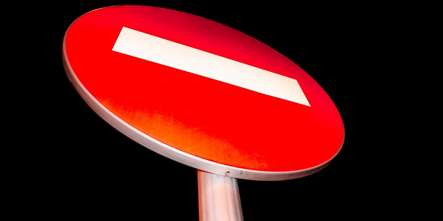 (portada) dirección prohibida prohibición prohibir vetar retirar impedir
