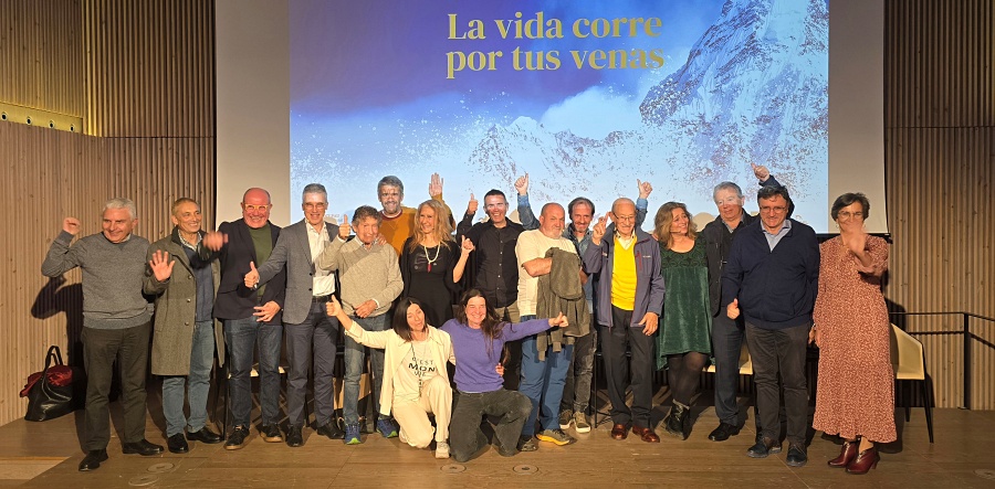 (portada) presentación libro la vida corre por tus venas