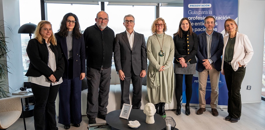 (portada) Natividad Calvente, Esther Espinosa, Antonio Manfredi, Jesús Ponce, María del Rosario Fernández, Isabel Motero, Pedro Carrascal y Josefina Lloret