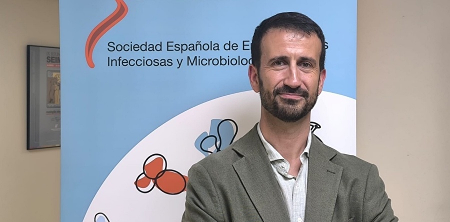 (portada) doctor Francisco Javier Membrillo plano medio