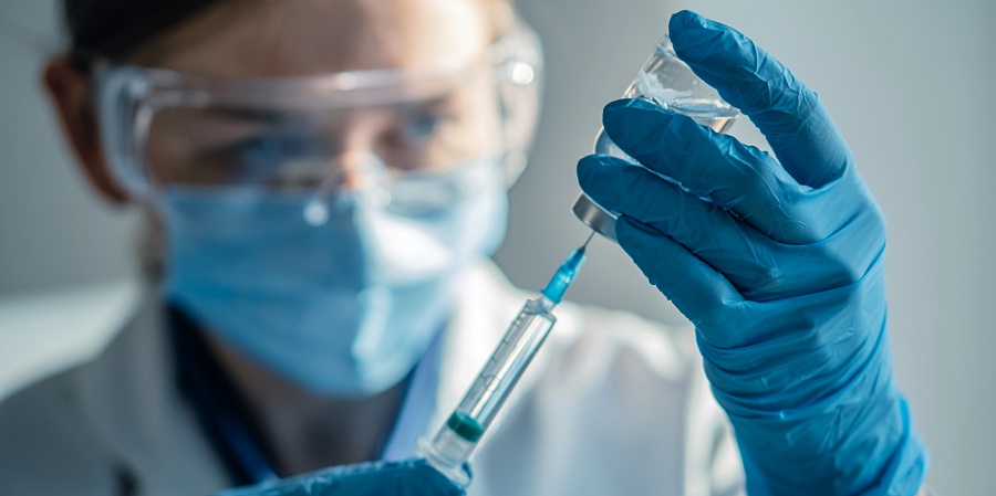 (portada) médico mascarilla inyección vacuna vial frasco jeringuilla jeringa