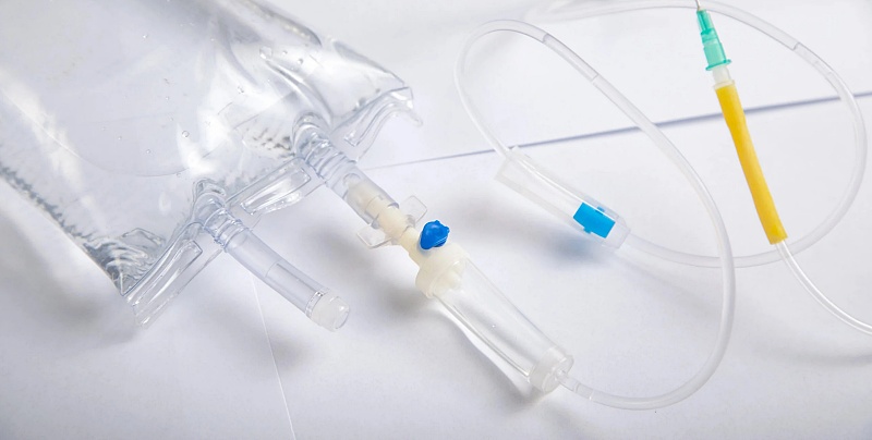 (portada) bolsa perfusión cámara goteo intravenosa intravenoso infusión blanco