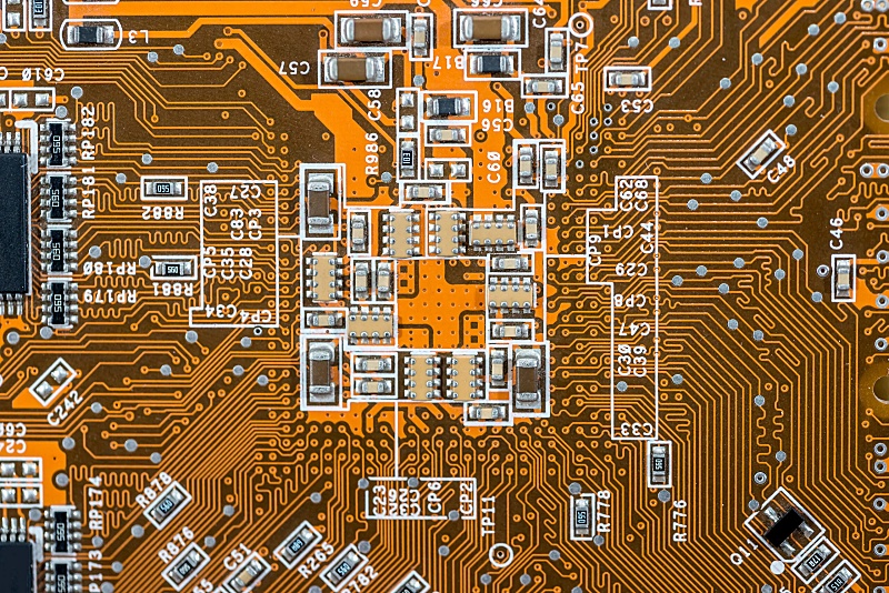 (portada) inteligencia artificial IA placa base naranja ordenador informática digital algoritmo computadora