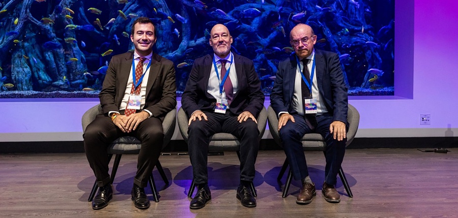 (portada) doctores Álvaro Moleón, Juan de Dios Molina y Edorta Elizagárate