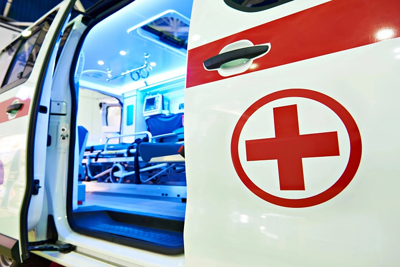 (portada) emergencia emergencias urgencias ambulancia interior camilla y cruz roja