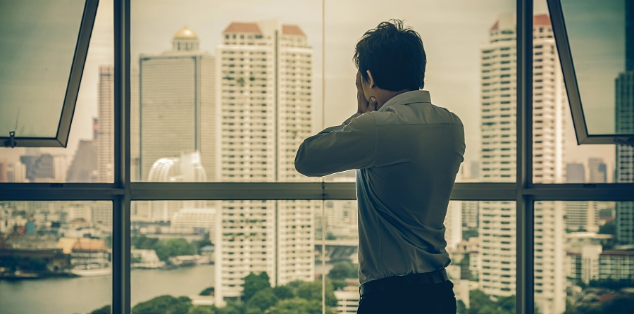 (portada) joven juventud soledad no deseada aislamiento tristeza desesperación depresión