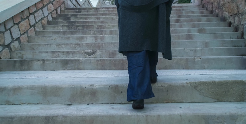 (portada) micromovimiento ejercicio actividad física físico subir escalera escaleras